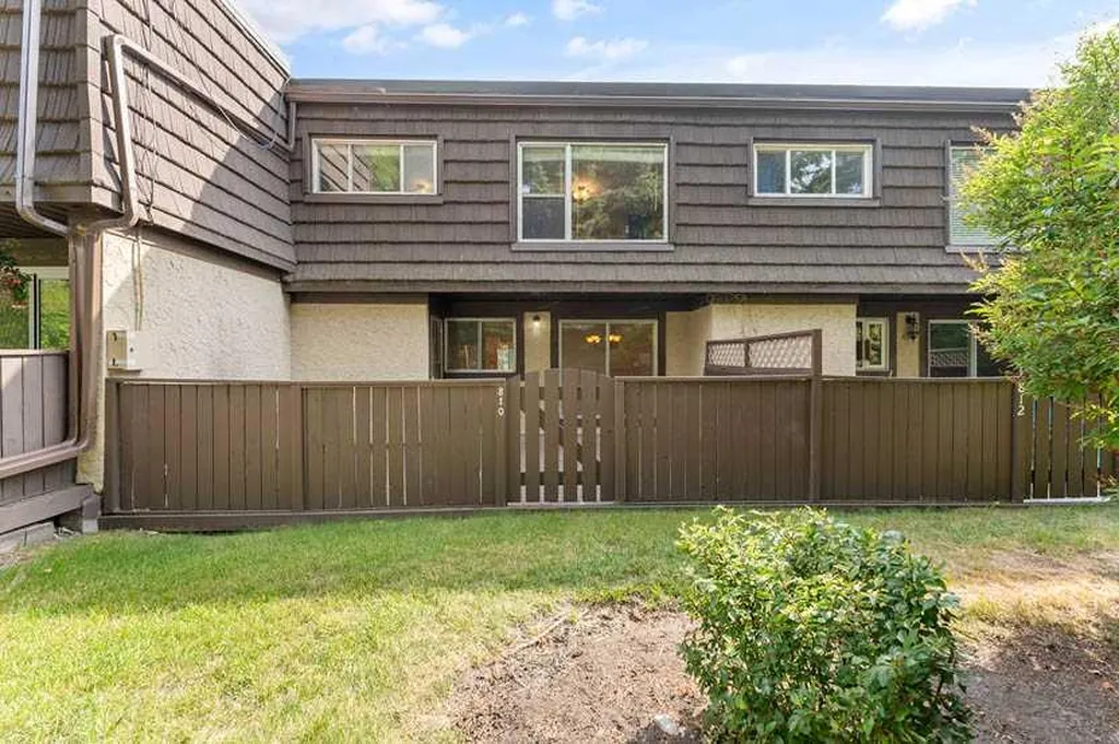 3130 66 Avenue SW Calgary AB T3E 5K3