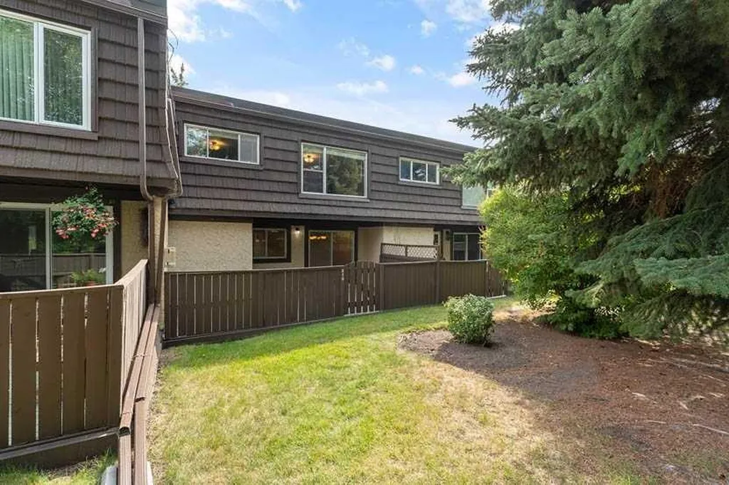 3130 66 Avenue SW Calgary AB T3E 5K3