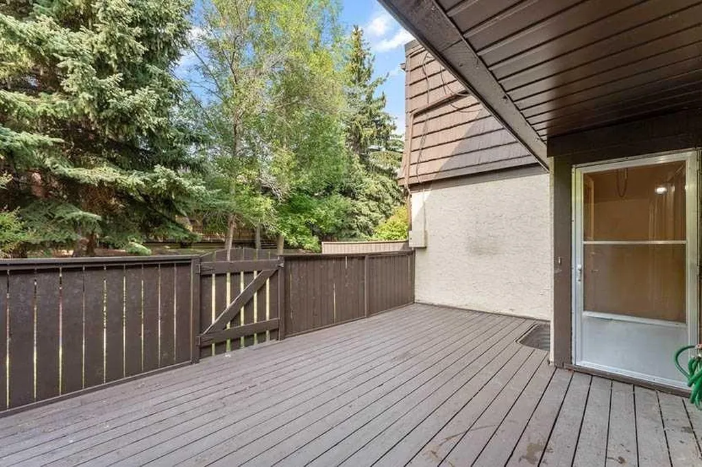 3130 66 Avenue SW Calgary AB T3E 5K3