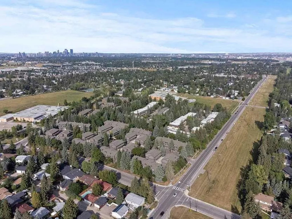 3130 66 Avenue SW Calgary AB T3E 5K3