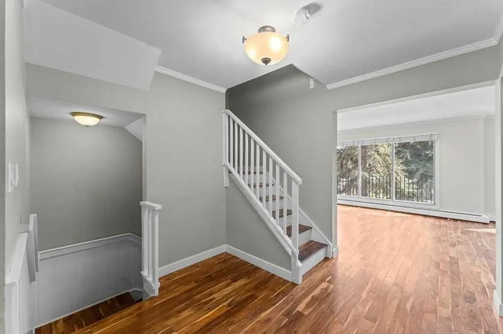 3130 66 Avenue SW Calgary AB T3E 5K3