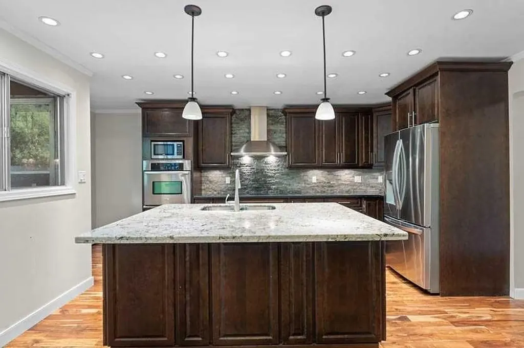 3130 66 Avenue SW Calgary AB T3E 5K3