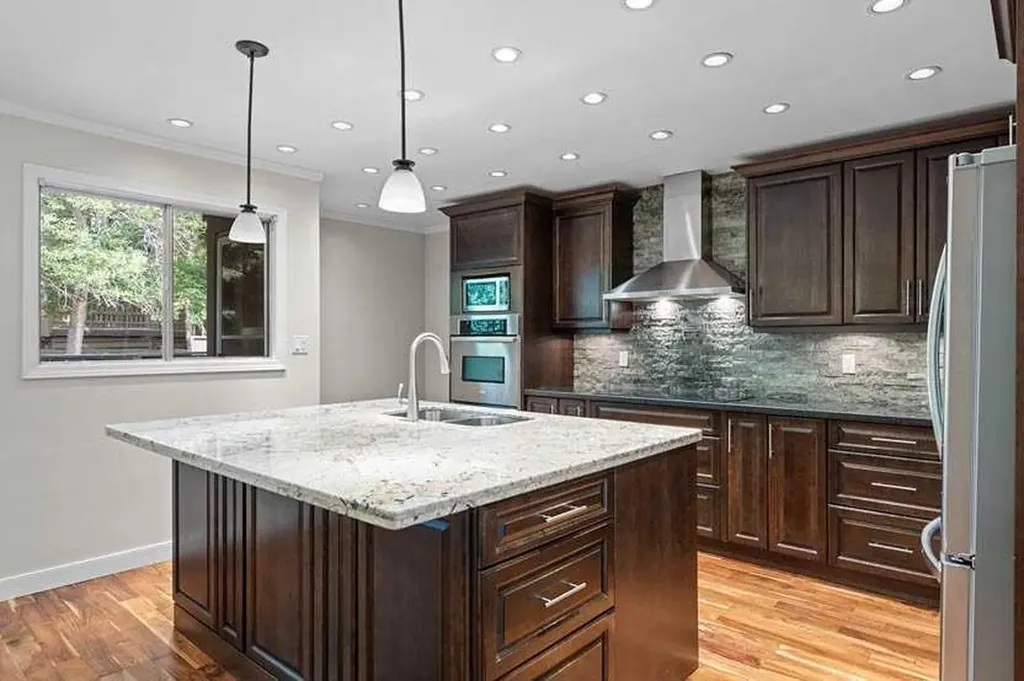 3130 66 Avenue SW Calgary AB T3E 5K3