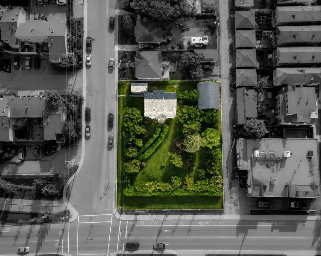 8539 48 Avenue NW Calgary AB T3B 2B1