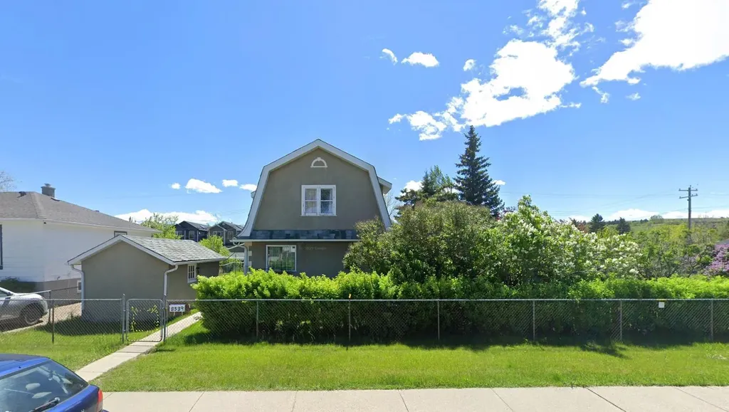 8539 48 Avenue NW Calgary AB T3B 2B1