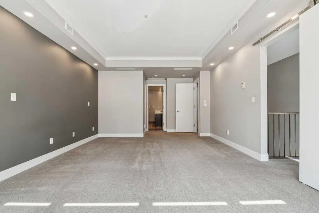 660 Eau Claire Avenue SW Calgary AB T2P 5K3