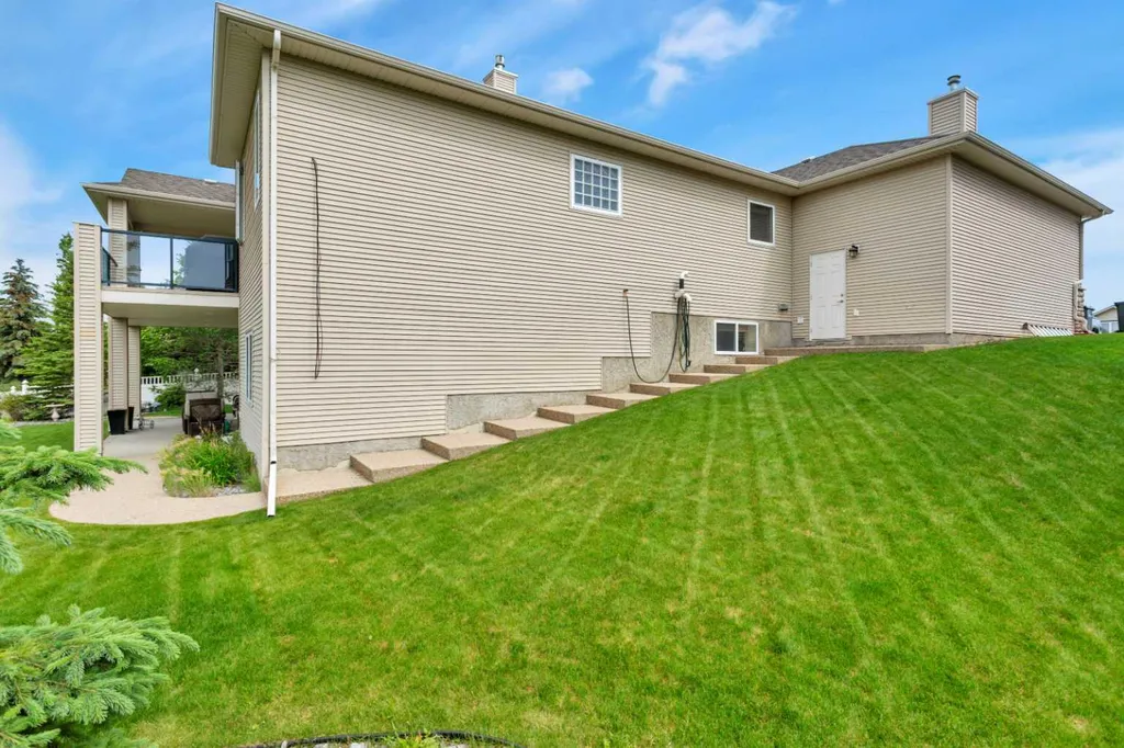 15 Liberty Place Sylvan Lake AB T4S 0A2