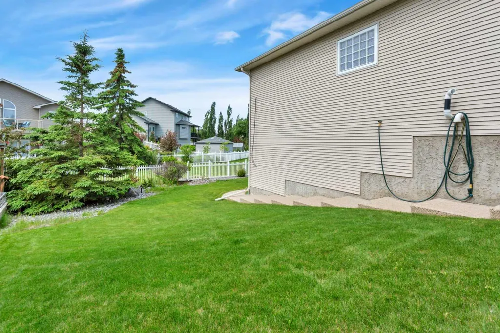 15 Liberty Place Sylvan Lake AB T4S 0A2