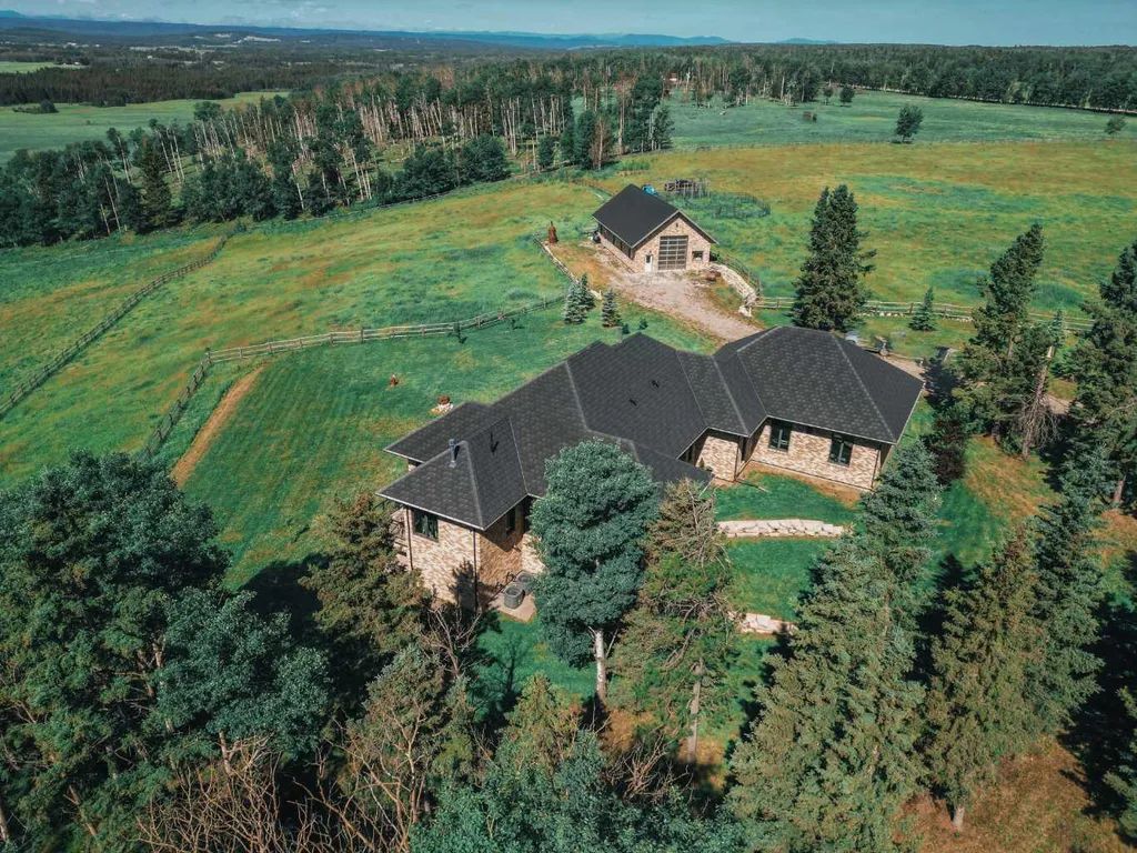 6029 Township Road 332 Rural Mountain View County AB T0M 1X0