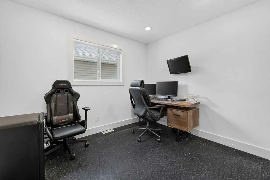 232 Copperpond Circle SE Calgary AB T2Z 0R3