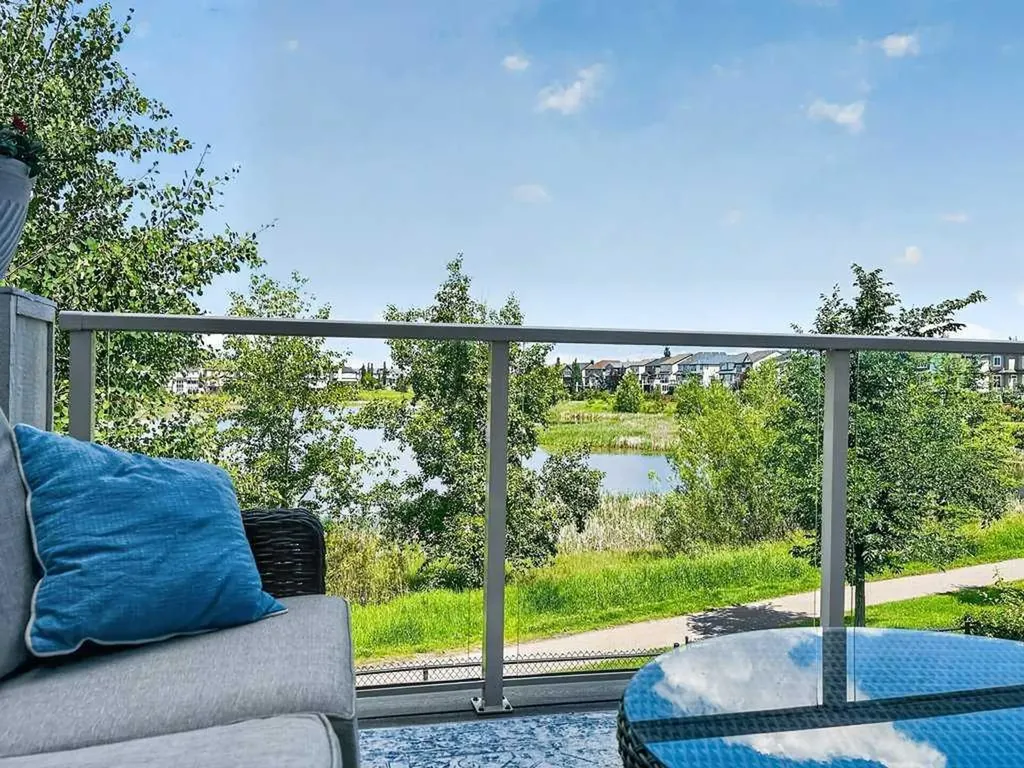 232 Copperpond Circle SE Calgary AB T2Z 0R3