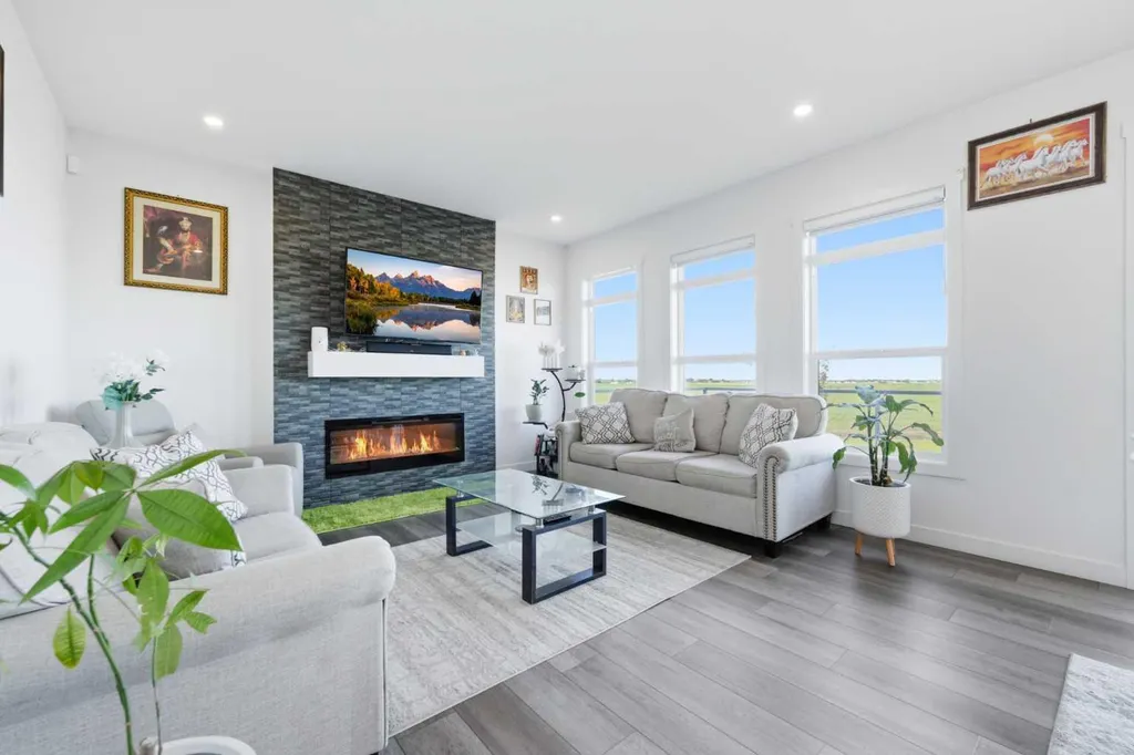 109 Homestead Crescent NE Calgary AB T3J 2K8
