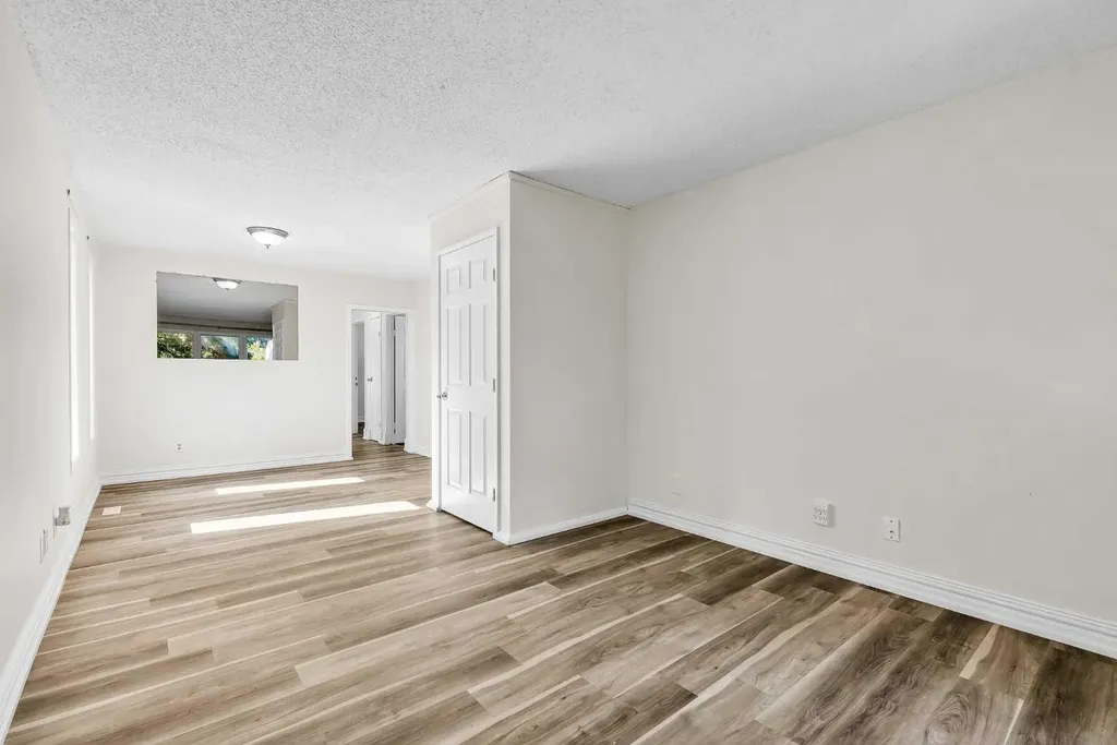 43 Taraglen Road NE Calgary AB T3J 2N8