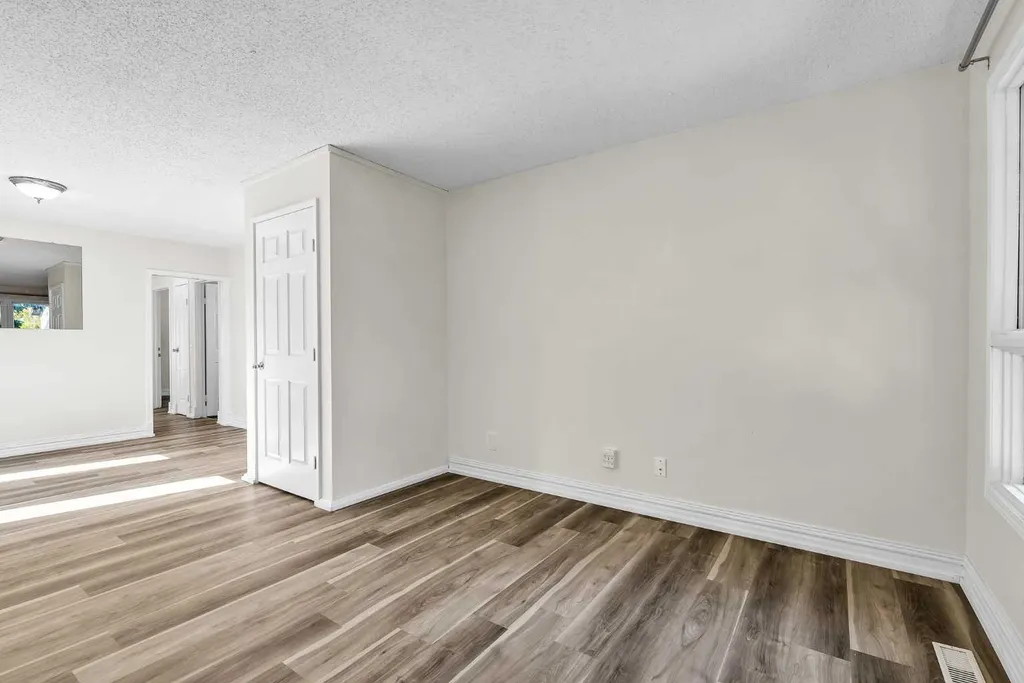 43 Taraglen Road NE Calgary AB T3J 2N8