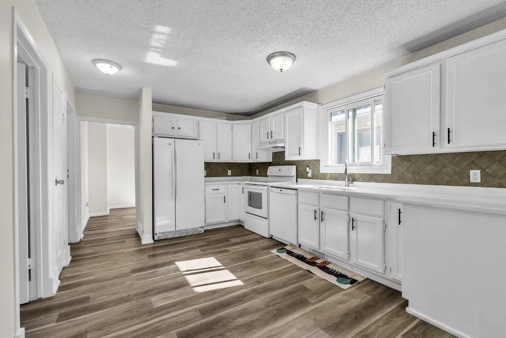 43 Taraglen Road NE Calgary AB T3J 2N8