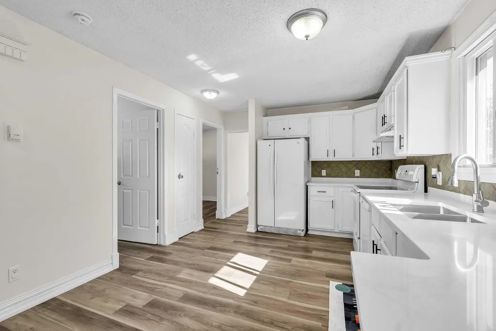 43 Taraglen Road NE Calgary AB T3J 2N8