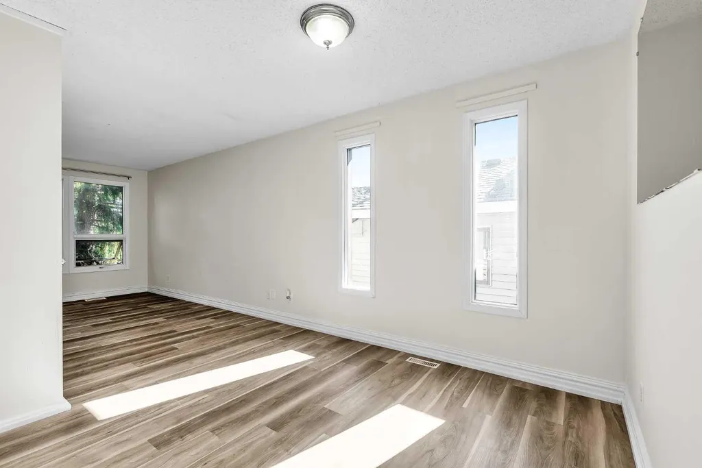 43 Taraglen Road NE Calgary AB T3J 2N8