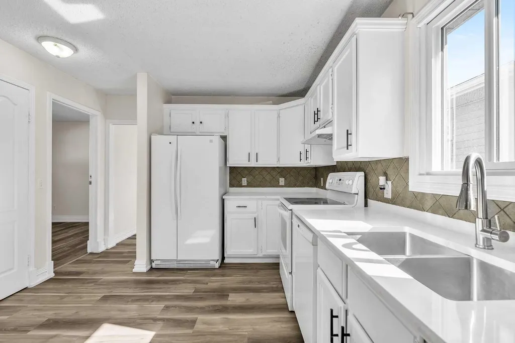 43 Taraglen Road NE Calgary AB T3J 2N8