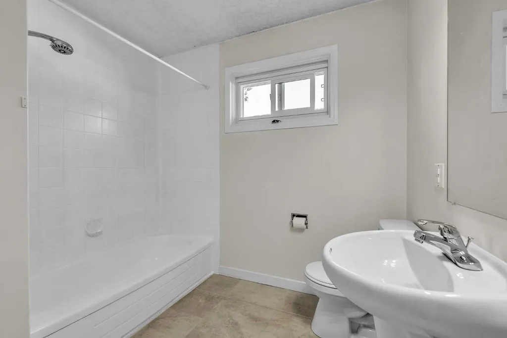 43 Taraglen Road NE Calgary AB T3J 2N8