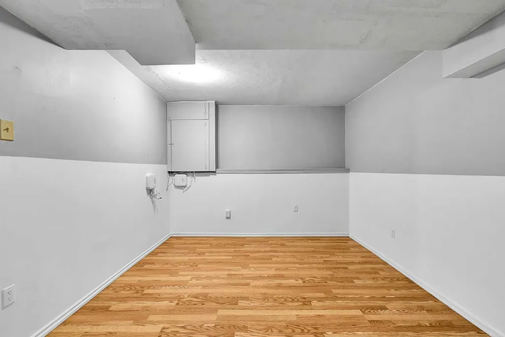 43 Taraglen Road NE Calgary AB T3J 2N8