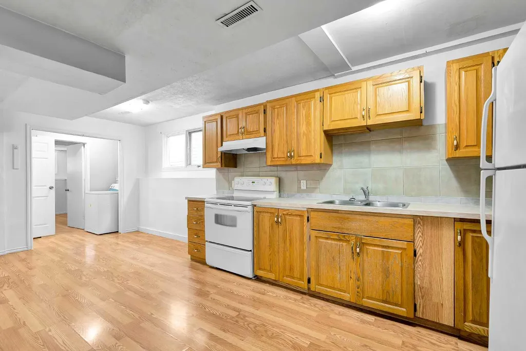 43 Taraglen Road NE Calgary AB T3J 2N8