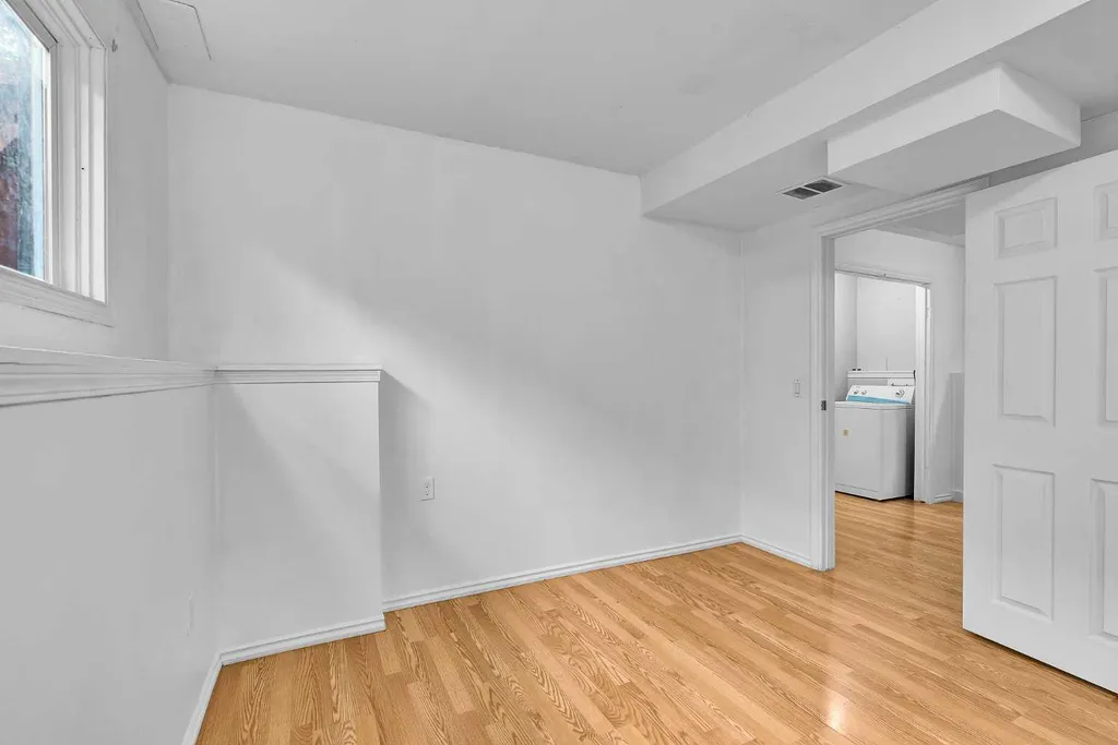 43 Taraglen Road NE Calgary AB T3J 2N8