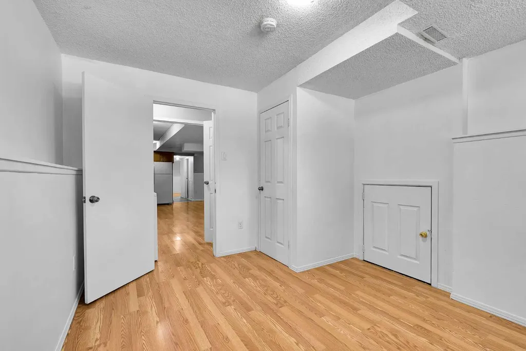 43 Taraglen Road NE Calgary AB T3J 2N8