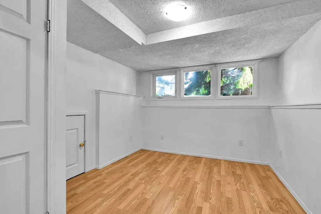 43 Taraglen Road NE Calgary AB T3J 2N8