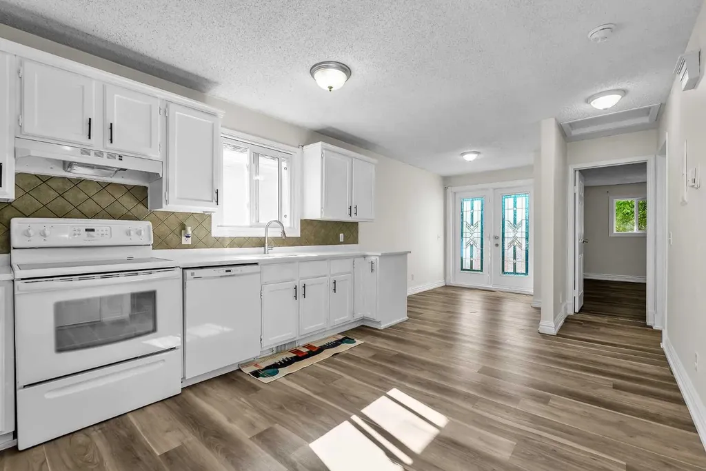 43 Taraglen Road NE Calgary AB T3J 2N8
