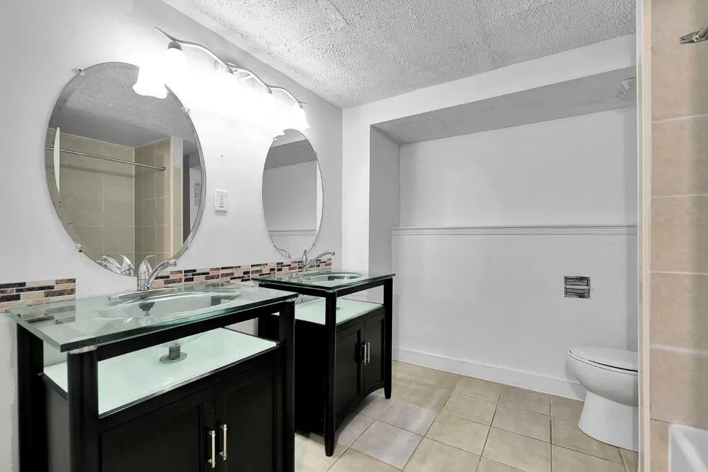 43 Taraglen Road NE Calgary AB T3J 2N8