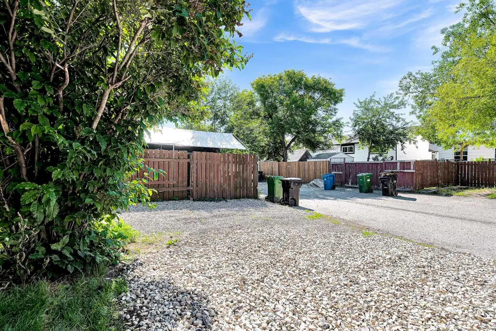 43 Taraglen Road NE Calgary AB T3J 2N8