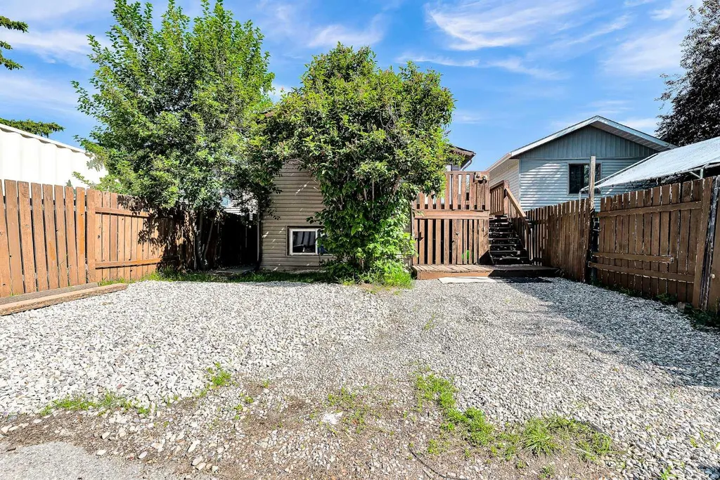 43 Taraglen Road NE Calgary AB T3J 2N8