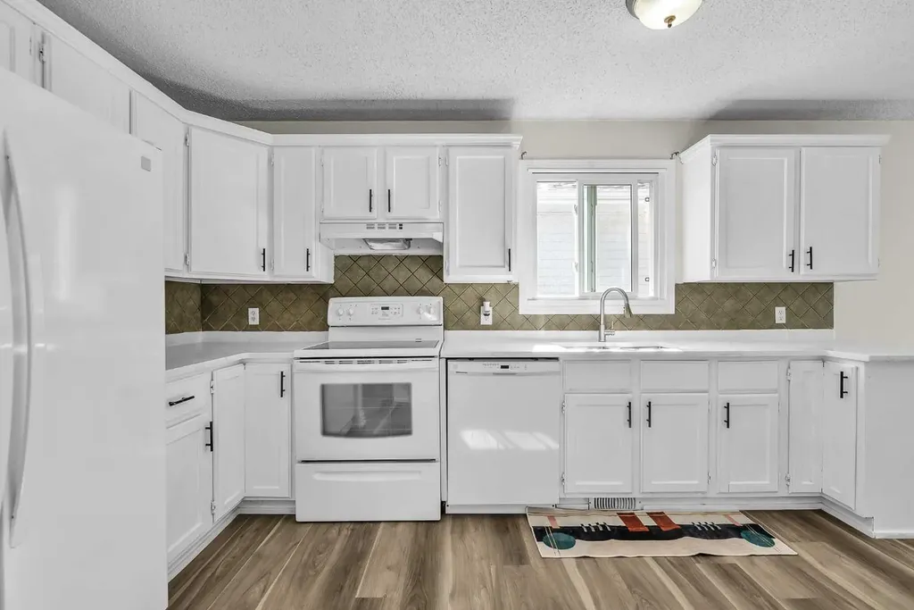 43 Taraglen Road NE Calgary AB T3J 2N8