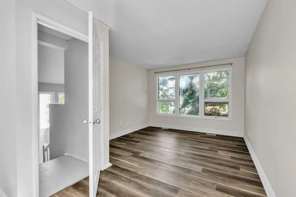 43 Taraglen Road NE Calgary AB T3J 2N8