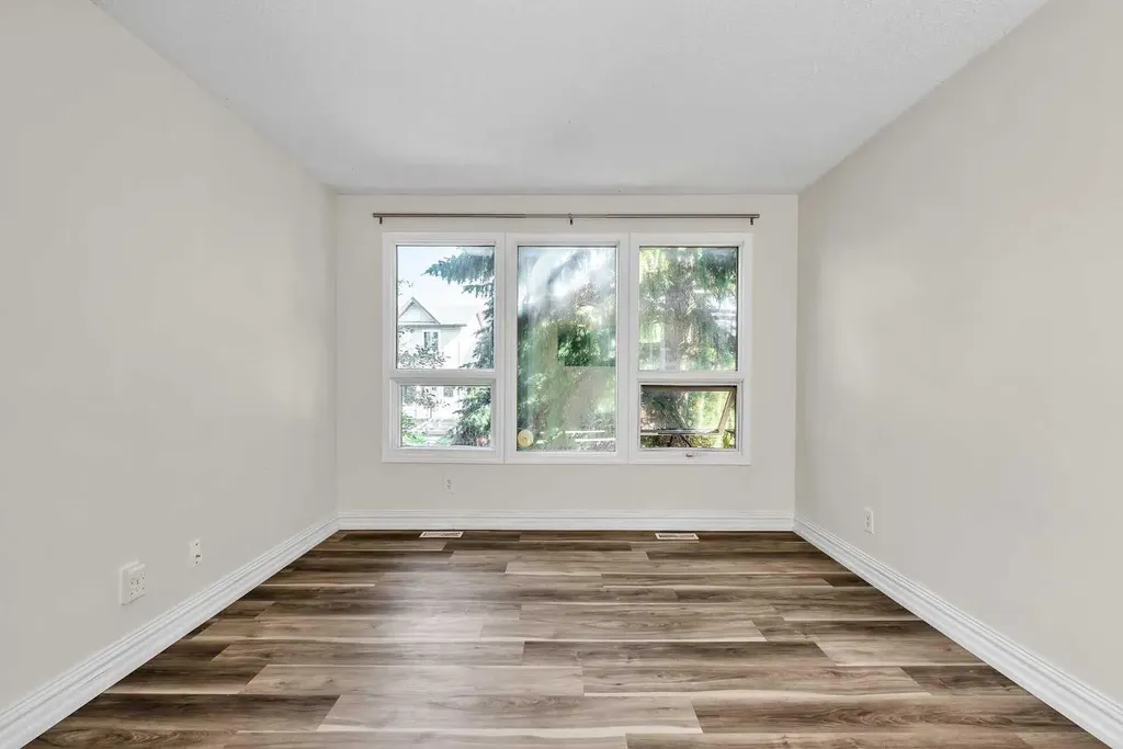 43 Taraglen Road NE Calgary AB T3J 2N8