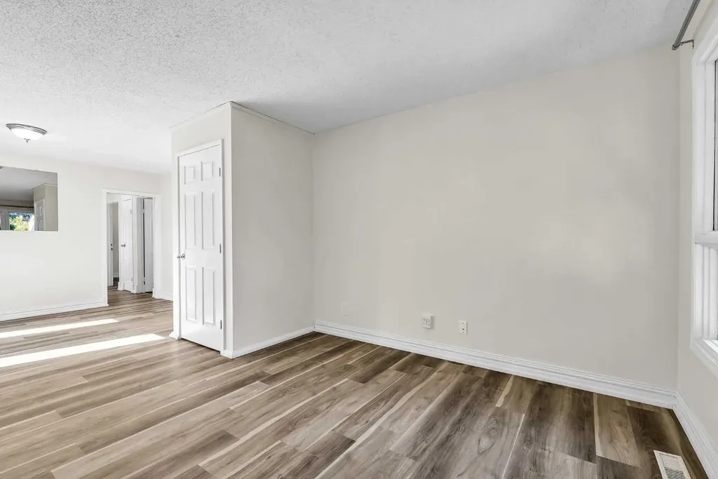 43 Taraglen Road NE Calgary AB T3J 2N8