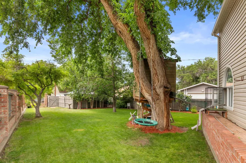 140 6 Street SE Medicine Hat AB T1A1G8