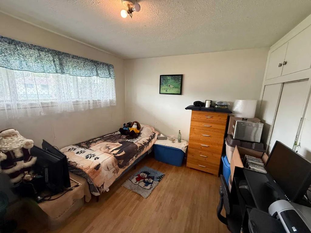 107 Fraser Street Hinton AB T7V 1B7