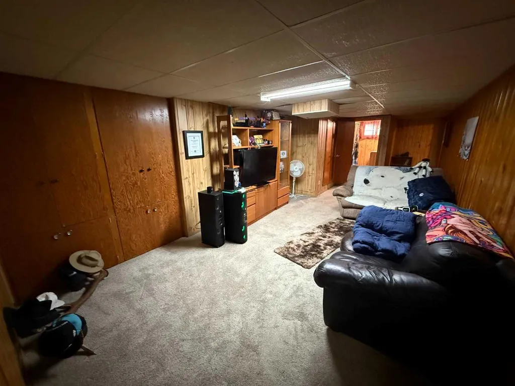 107 Fraser Street Hinton AB T7V 1B7