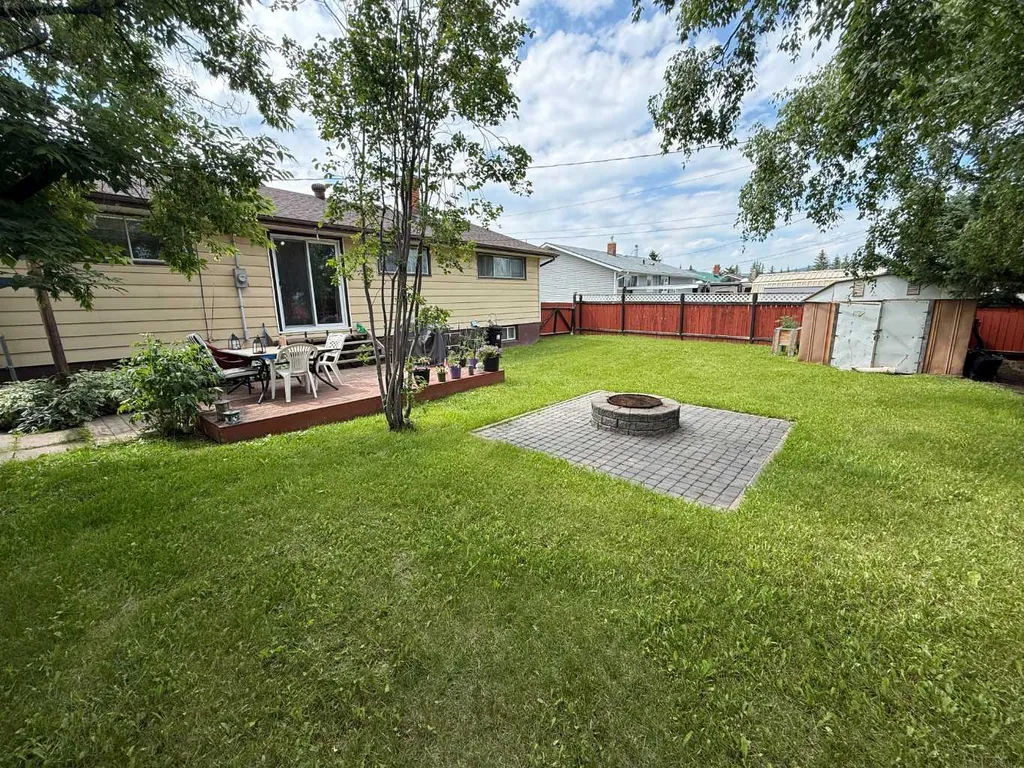 107 Fraser Street Hinton AB T7V 1B7