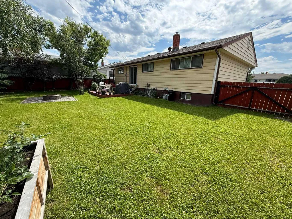 107 Fraser Street Hinton AB T7V 1B7