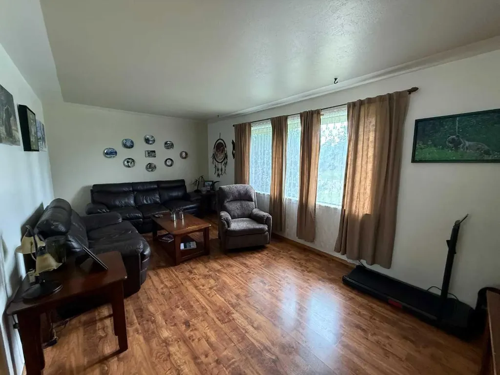 107 Fraser Street Hinton AB T7V 1B7