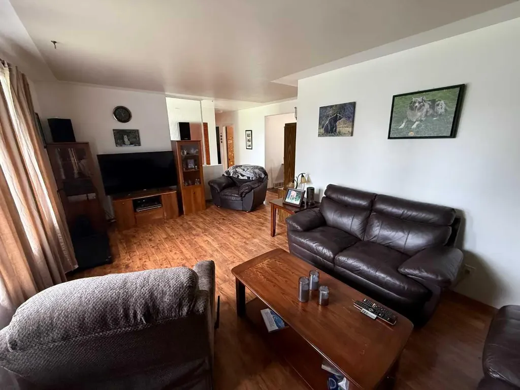 107 Fraser Street Hinton AB T7V 1B7