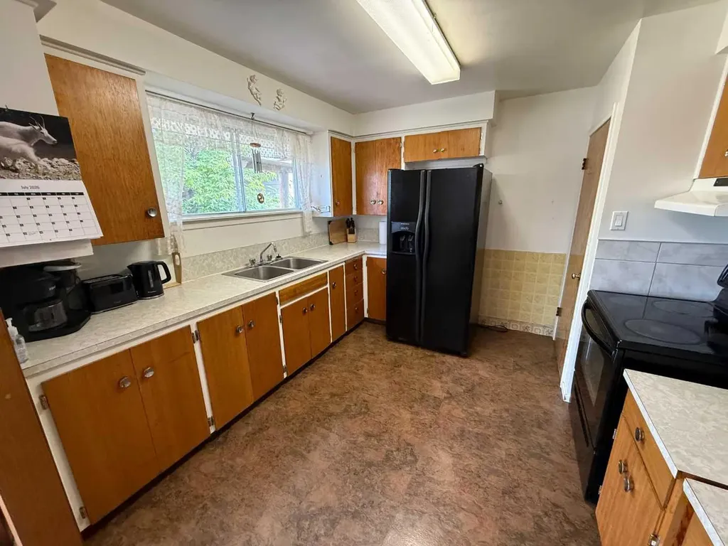107 Fraser Street Hinton AB T7V 1B7