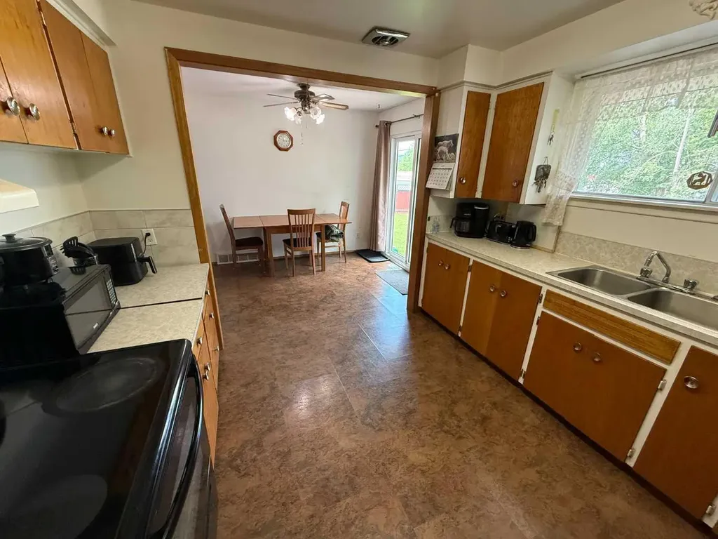 107 Fraser Street Hinton AB T7V 1B7