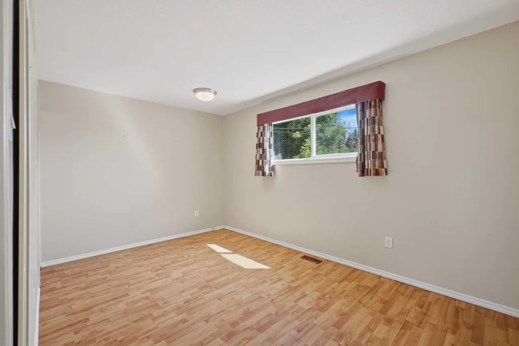 5017 61 Avenue Close Ponoka AB T4J 1E7