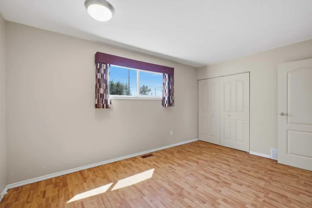 5017 61 Avenue Close Ponoka AB T4J 1E7