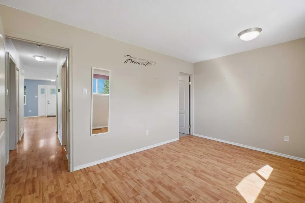 5017 61 Avenue Close Ponoka AB T4J 1E7