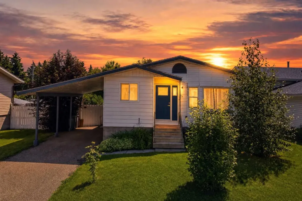 5017 61 Avenue Close Ponoka AB T4J 1E7