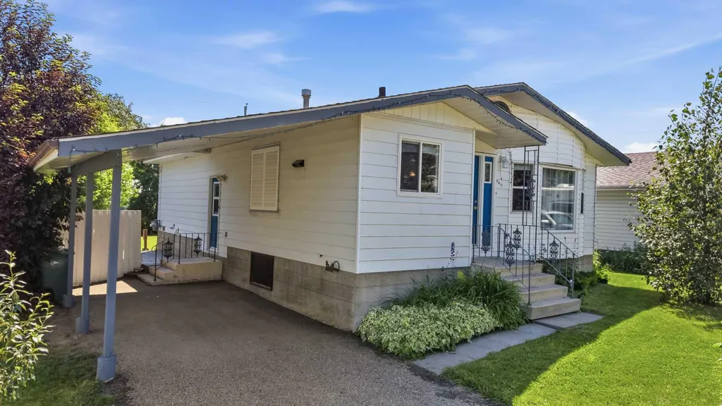 5017 61 Avenue Close Ponoka AB T4J 1E7